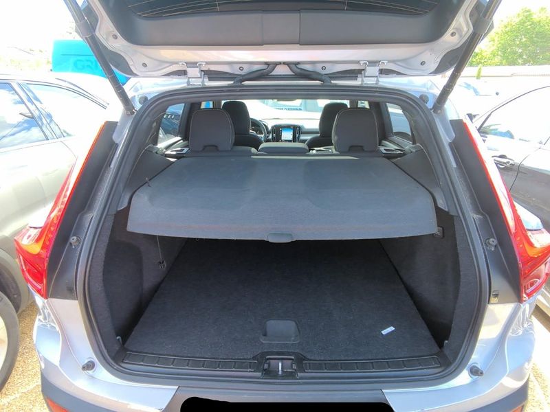 Volvo XC40 1.5 T5 Recharge Plug-in Hybrid R Design 2WD — zdjęcie 4