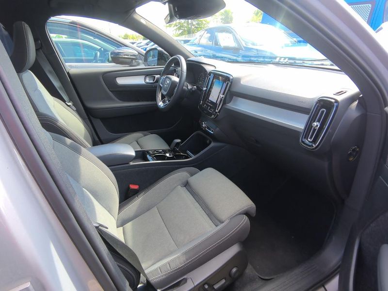 Volvo XC40 1.5 T5 Recharge Plug-in Hybrid R Design 2WD — zdjęcie 9