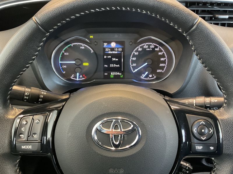 Toyota Yaris 1.5 Hybrid Active — zdjęcie 13