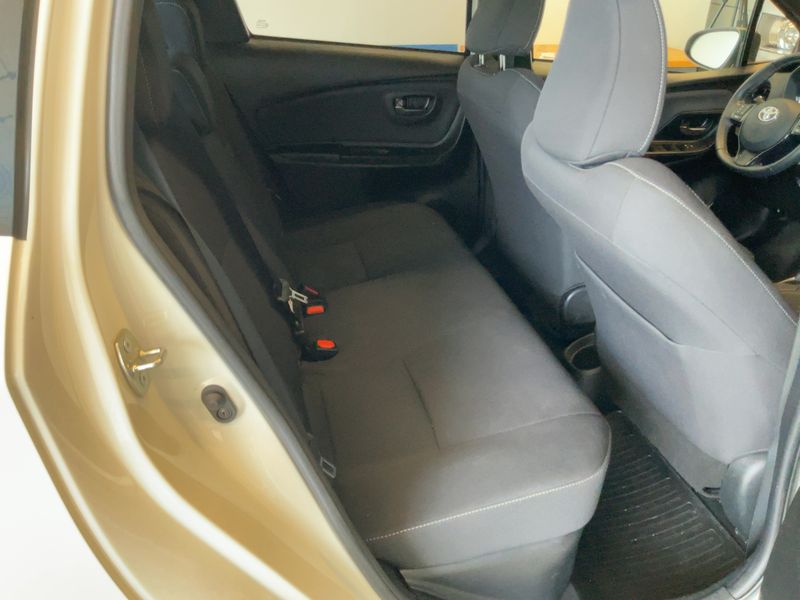 Toyota Yaris 1.5 Hybrid Active — zdjęcie 14