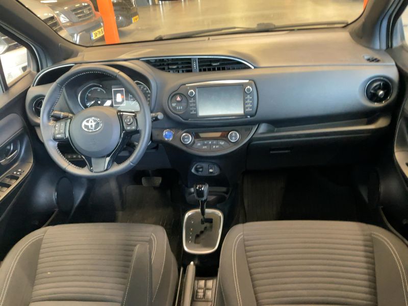Toyota Yaris 1.5 Hybrid Active — zdjęcie 12