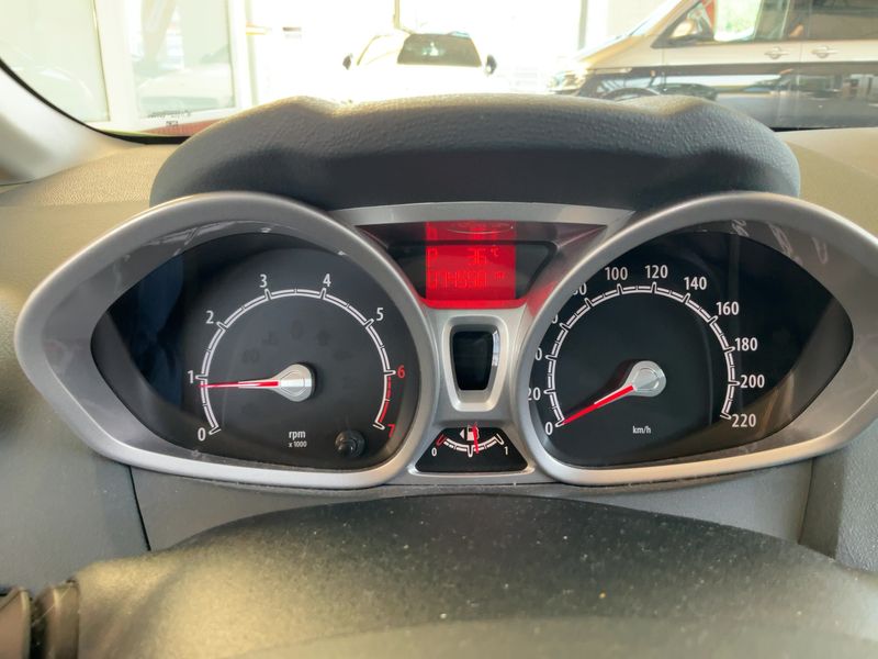 Ford Fiesta 1.4 Titanium 2010 – снимка 18