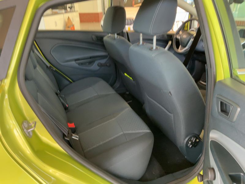 Ford Fiesta 1.4 Titanium 2010 – снимка 19
