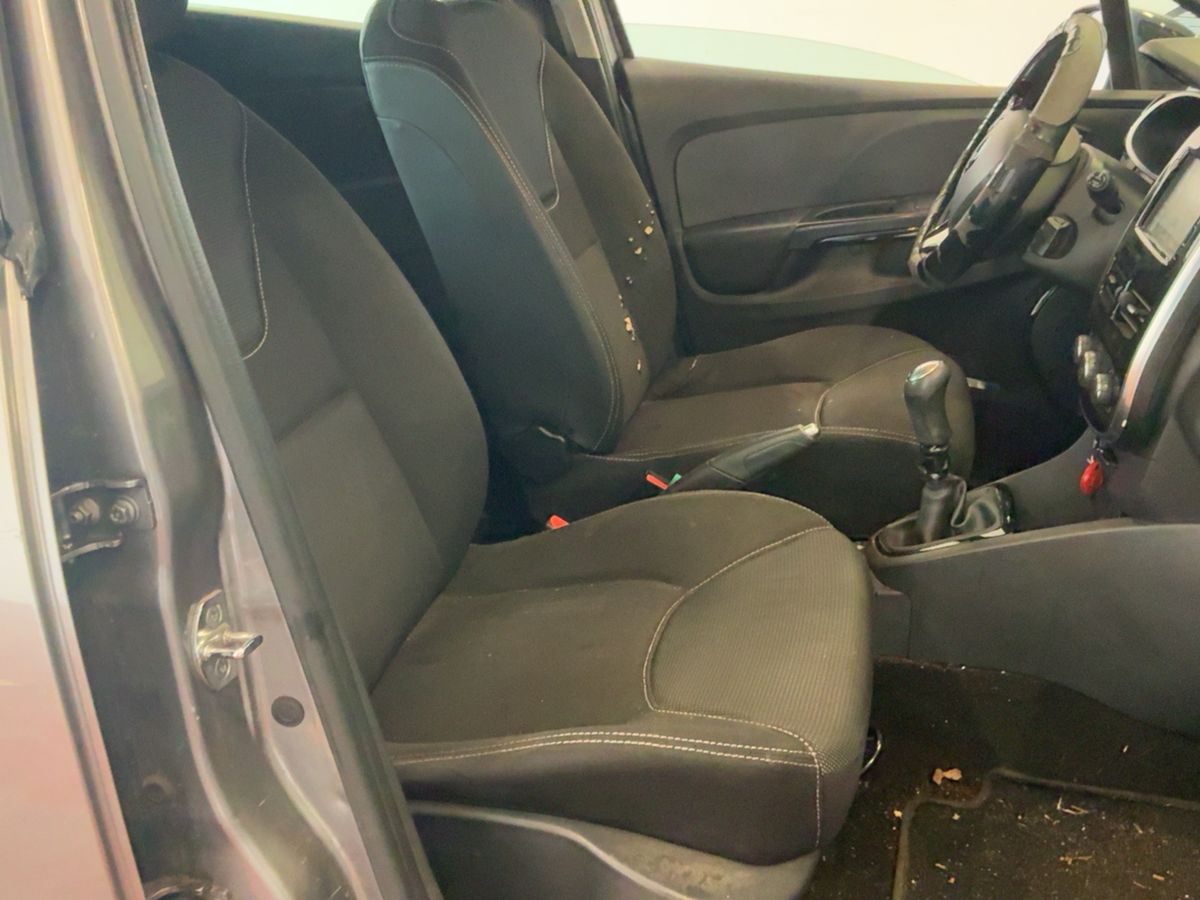 Renault Clio 2015 — photo 17