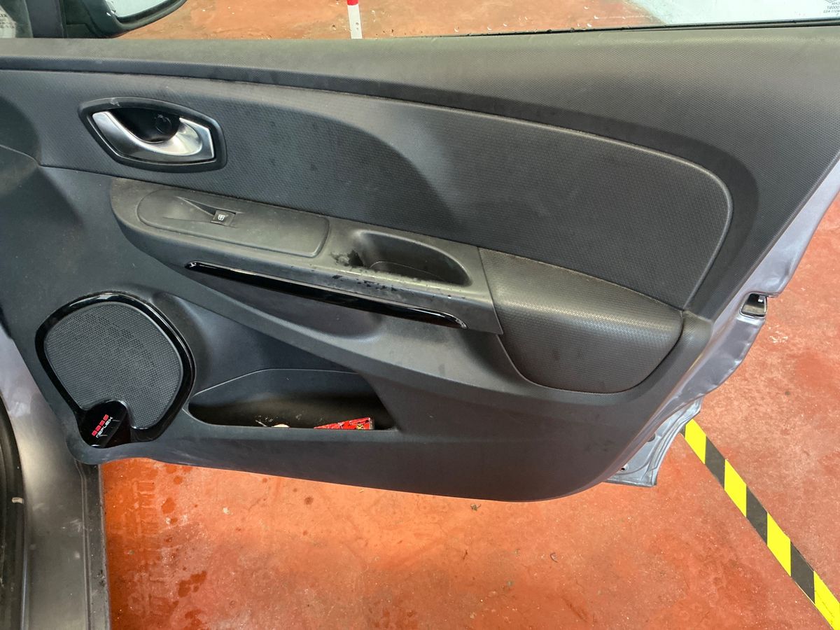 Renault Clio 2015 — photo 38