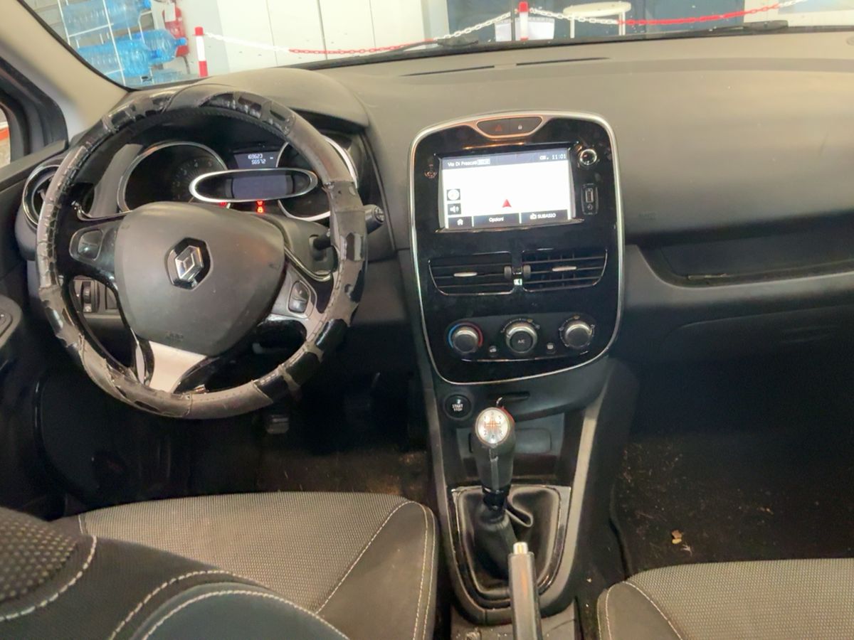 Renault Clio 2015 — photo 18