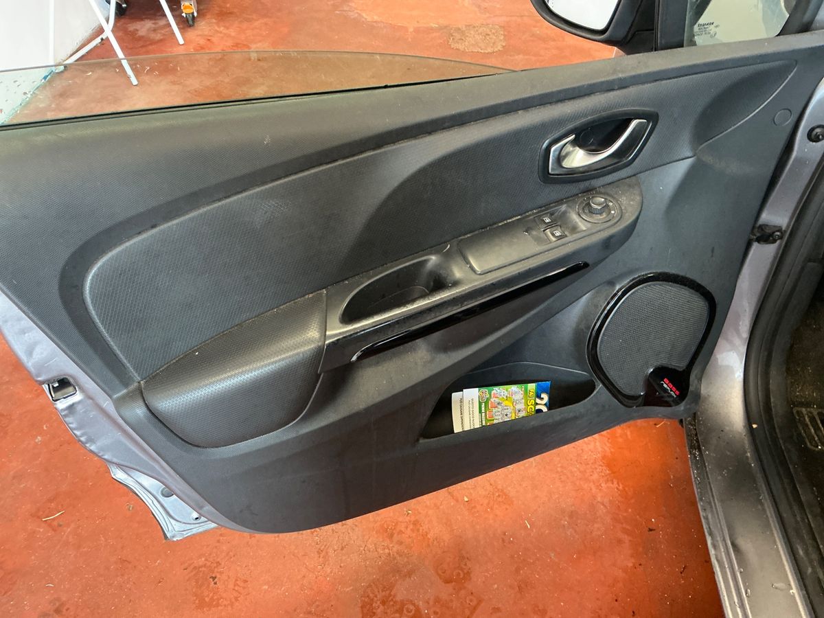 Renault Clio 2015 — photo 34