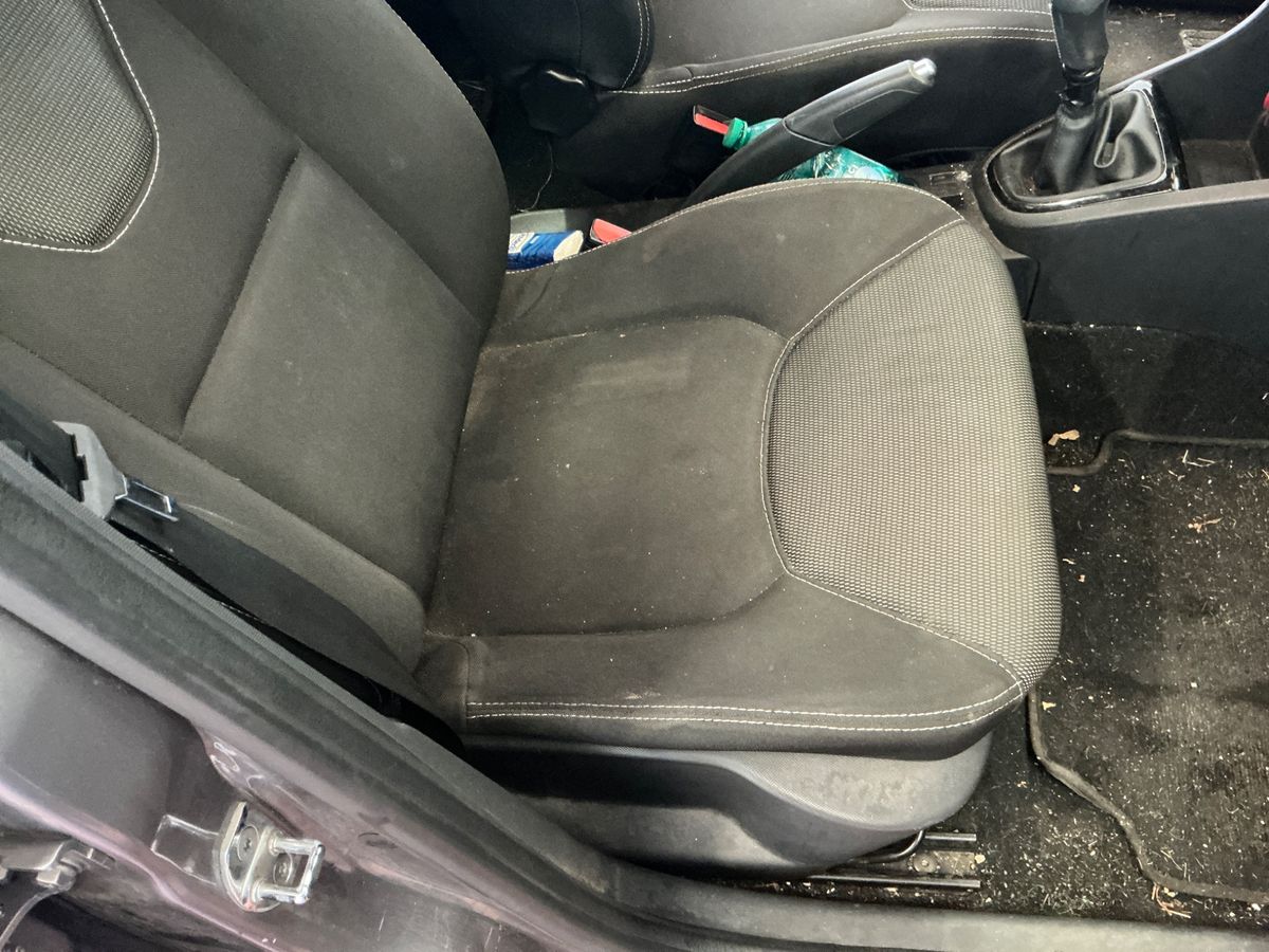 Renault Clio 2015 — photo 39