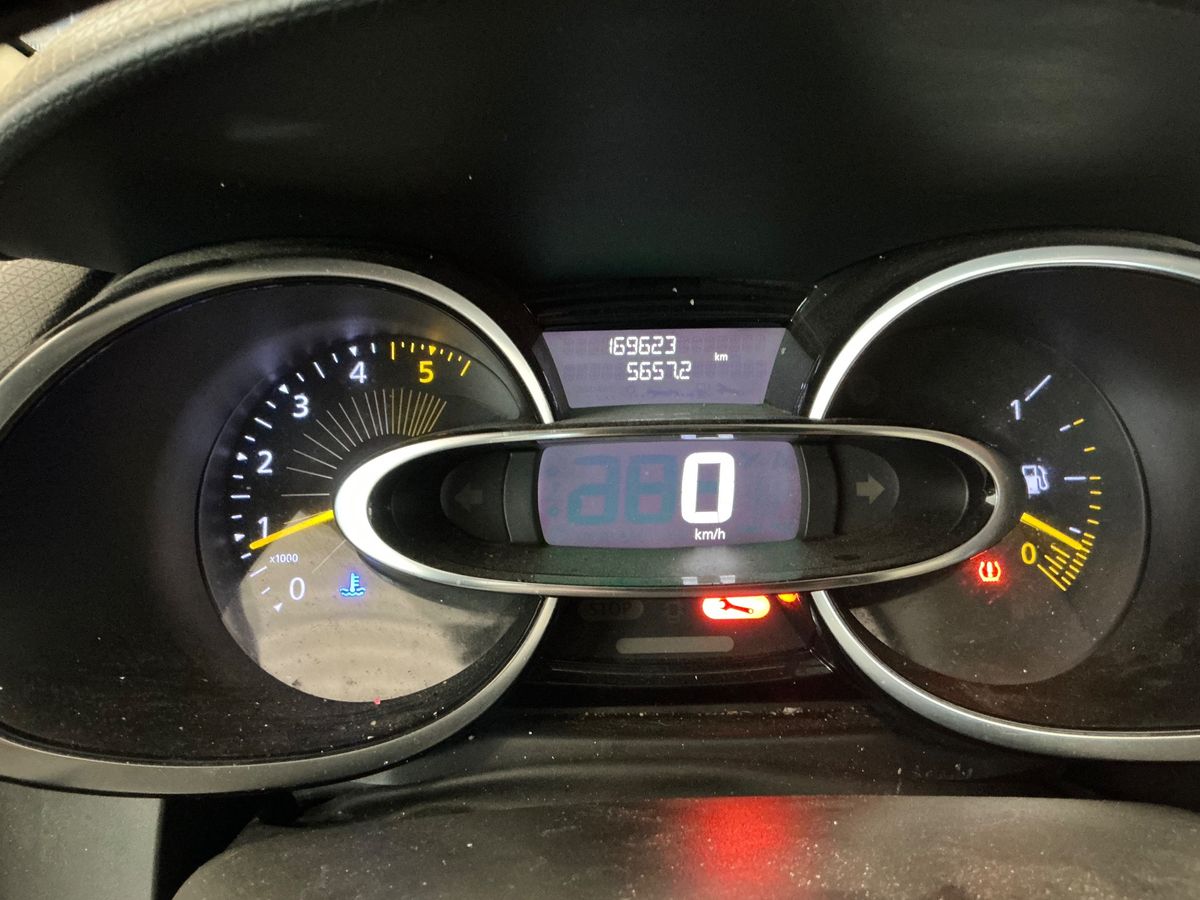 Renault Clio 2015 — photo 19