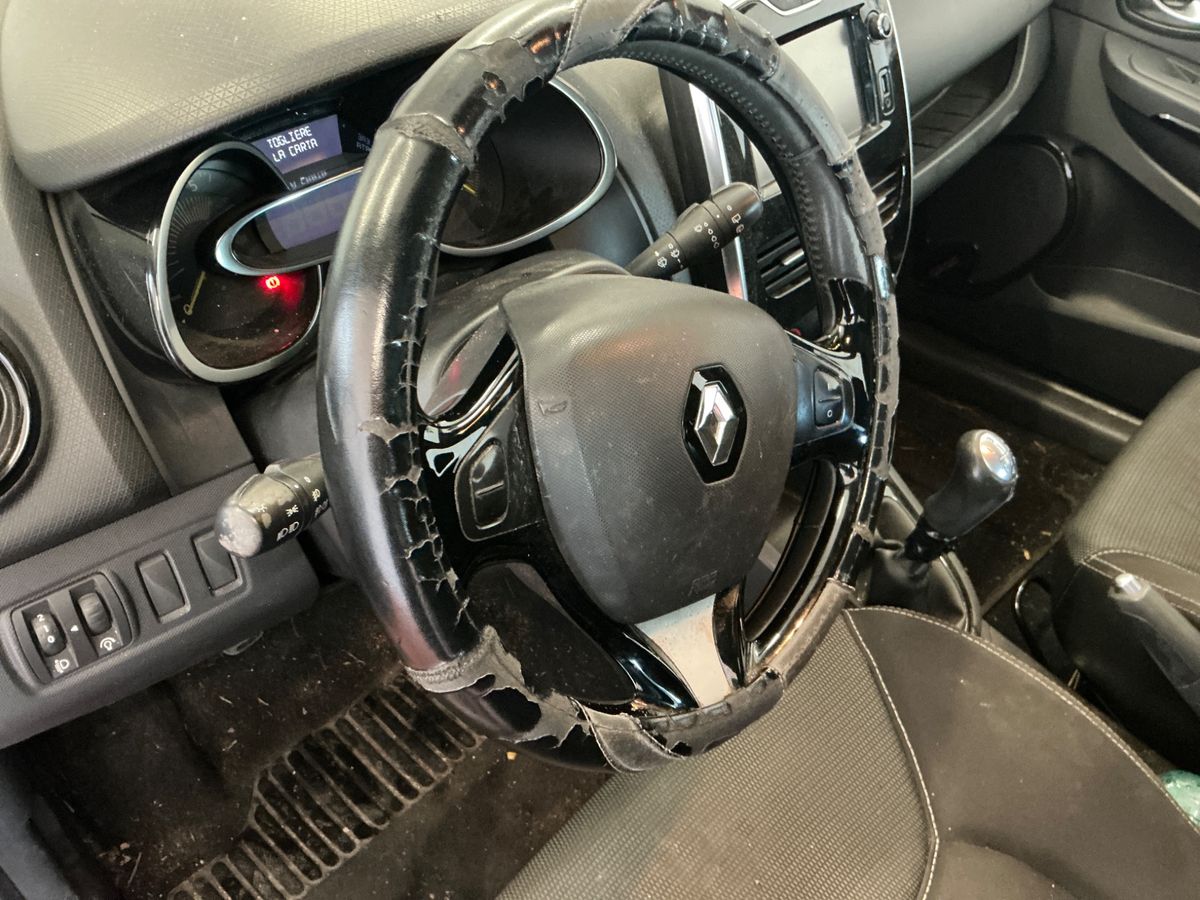 Renault Clio 2015 — photo 36