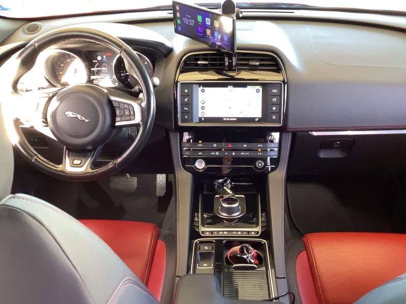 Jaguar F-Pace 25d R-Sport AWD — zdjęcie 12