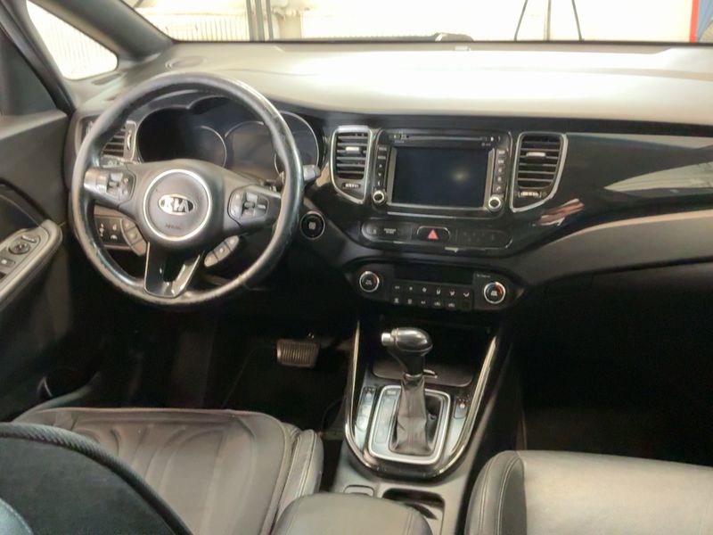 Kia Carens 1.7 CRDi Spirit — zdjęcie 12
