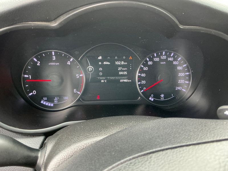 Kia Carens 1.7 CRDi Spirit — zdjęcie 13