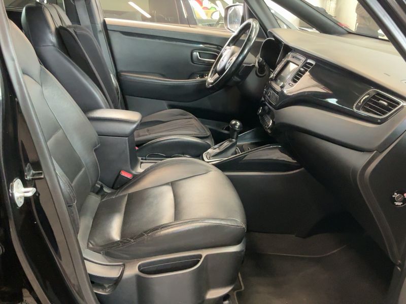 Kia Carens 1.7 CRDi Spirit — zdjęcie 11