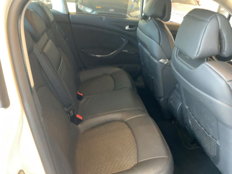 Citroen C5 2.0 HDi Swiss Edition Plus — zdjęcie 14
