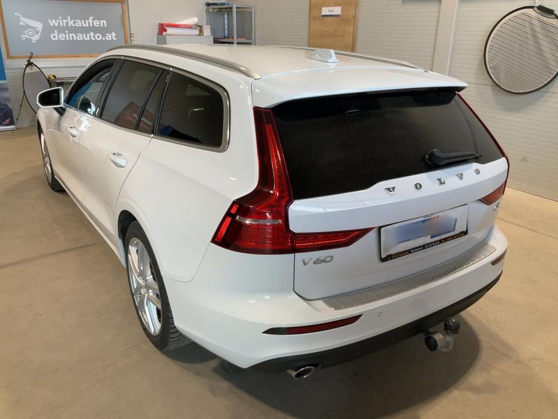 Volvo V60 2.0 B4 Mild-Hybrid Momentum — zdjęcie 3
