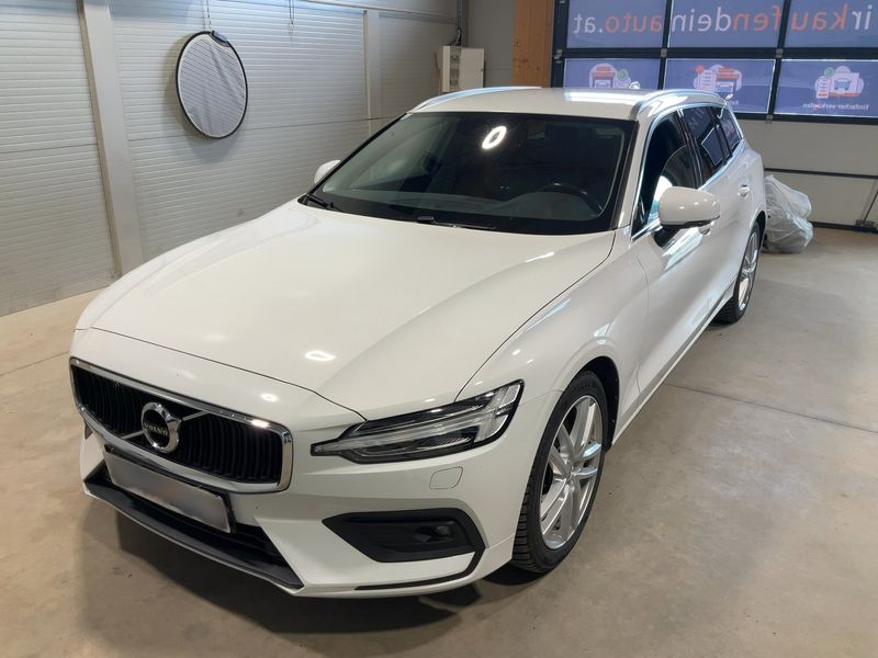 Volvo V60 2.0 B4 Mild-Hybrid Momentum — zdjęcie 1