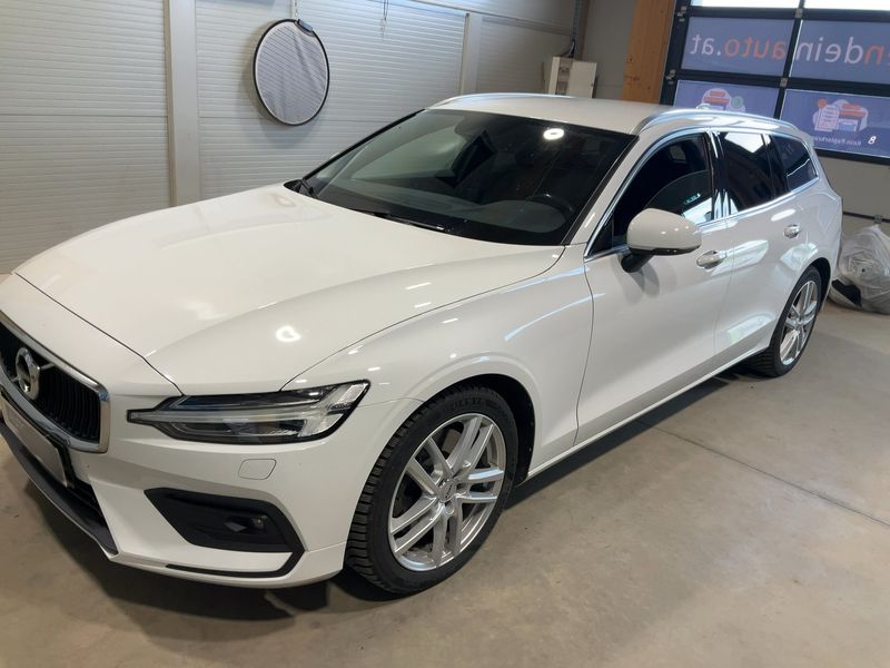 Volvo V60 2.0 B4 Mild-Hybrid Momentum — zdjęcie 2