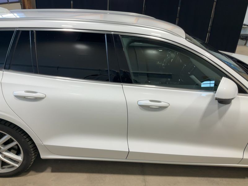Volvo V60 2.0 B4 Mild-Hybrid Momentum — zdjęcie 7