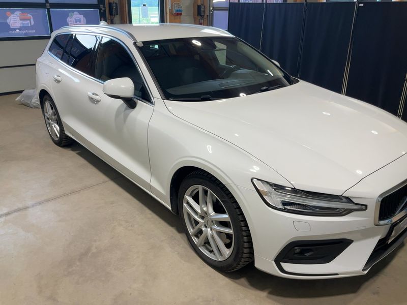 Volvo V60 2.0 B4 Mild-Hybrid Momentum — zdjęcie 8