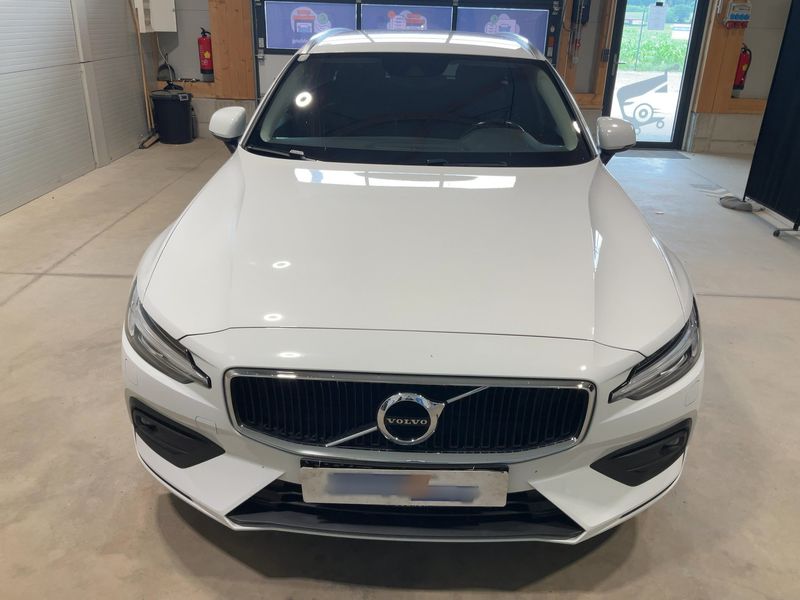 Volvo V60 2.0 B4 Mild-Hybrid Momentum — zdjęcie 9