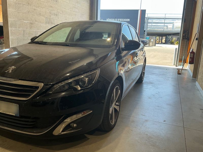 Peugeot 308 2.0 Blue-HDi Feline 2014 – снимка 2
