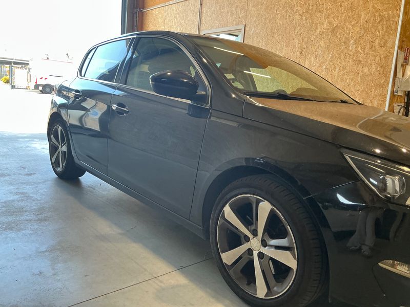 Peugeot 308 2.0 Blue-HDi Feline 2014 – снимка 12