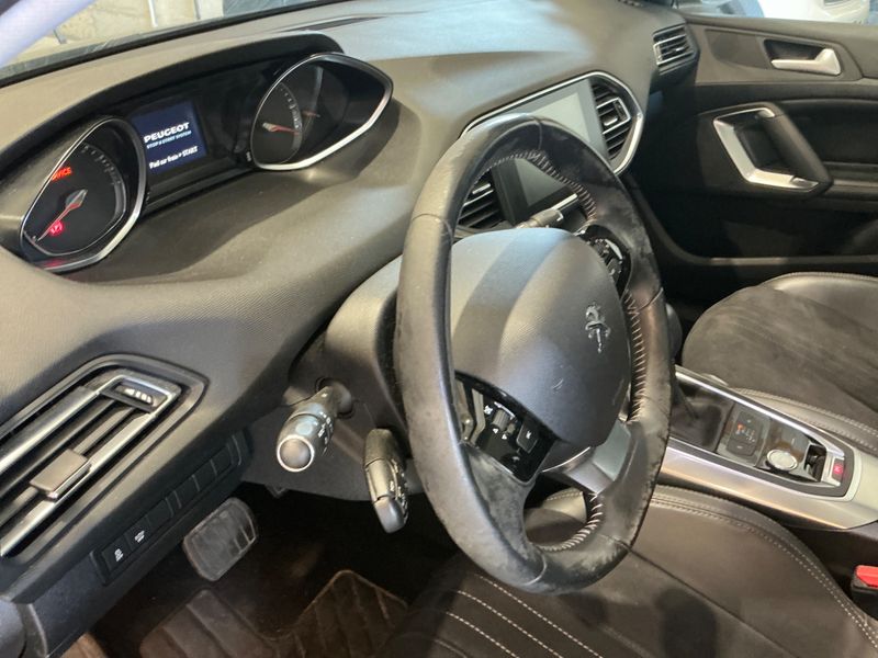 Peugeot 308 2.0 Blue-HDi Feline 2014 – снимка 22