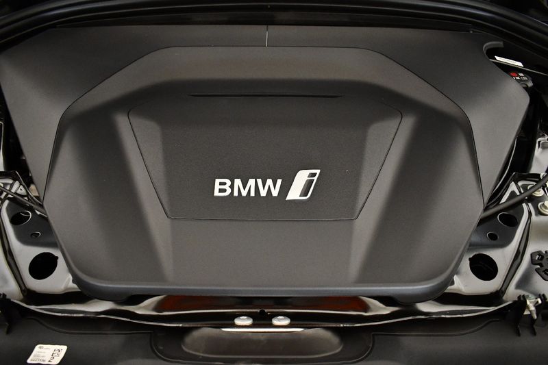 BMW iX2 eDrive20 M Sport — zdjęcie 8