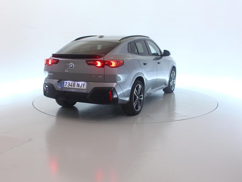 BMW iX2 eDrive20 M Sport — zdjęcie 4