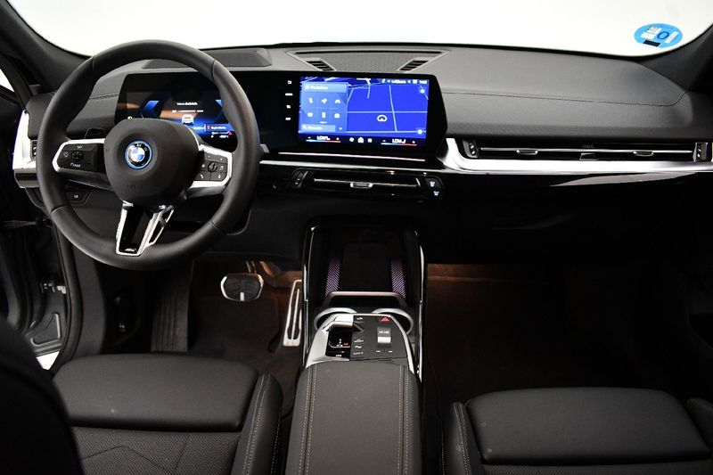 BMW iX2 eDrive20 M Sport — zdjęcie 10