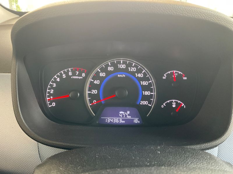 Hyundai i10 1.0 Basis — zdjęcie 4