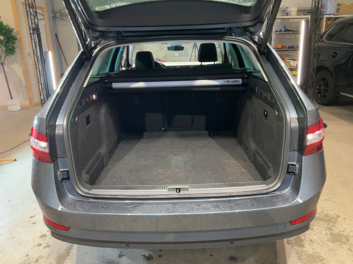 Skoda Superb 2018 — photo 17