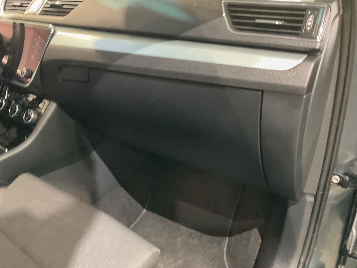 Skoda Superb 2018 — photo 35
