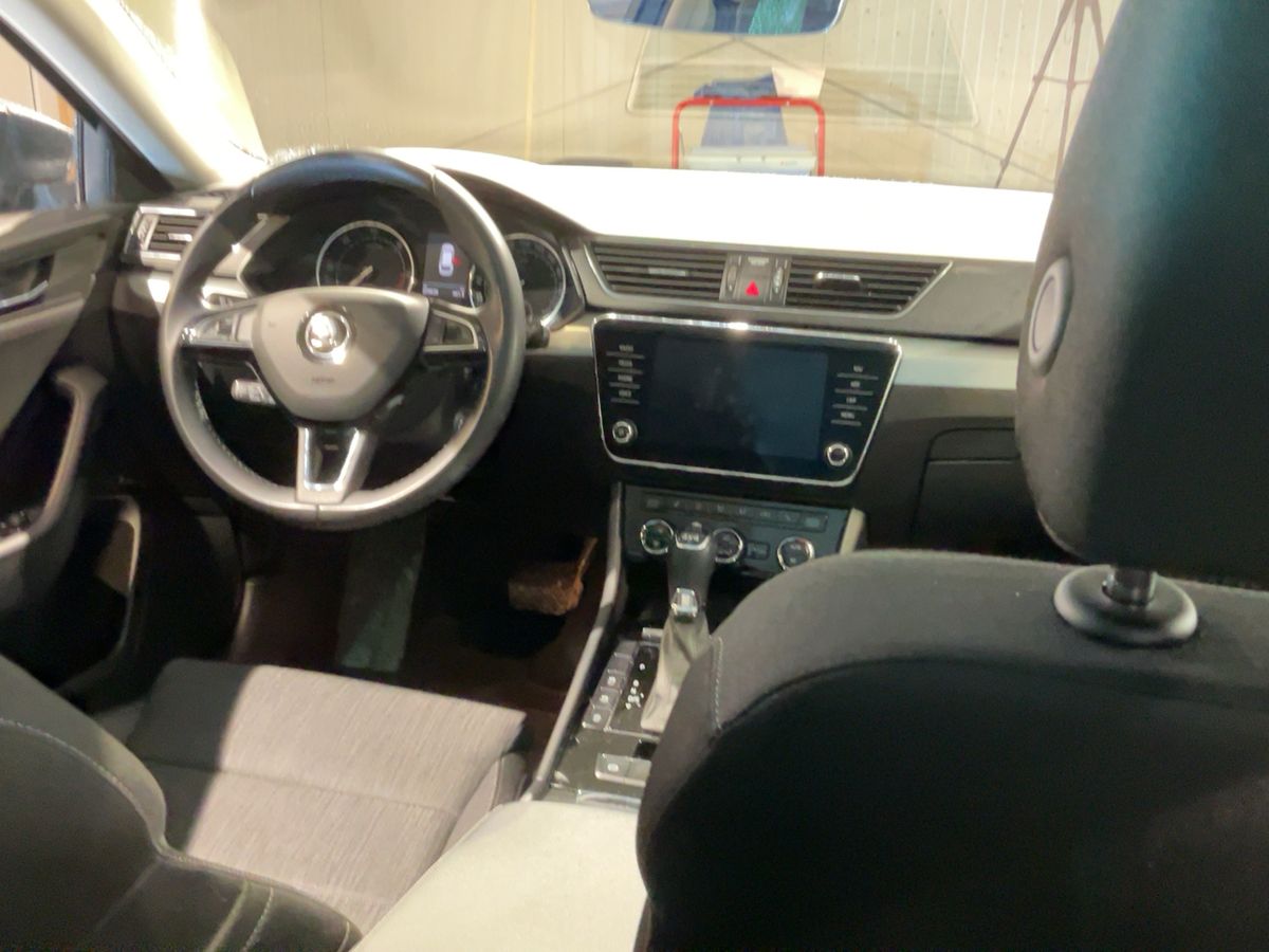Skoda Superb 2018 — photo 19