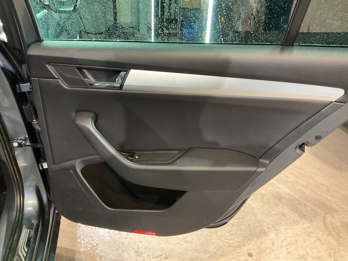 Skoda Superb 2018 — photo 36