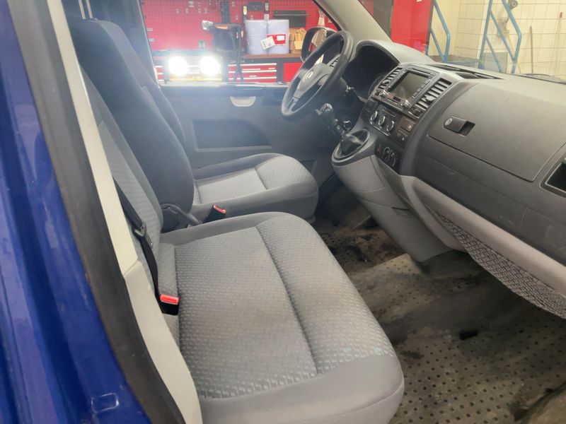 Volkswagen T5 Kombi 2.0 TDI — zdjęcie 11