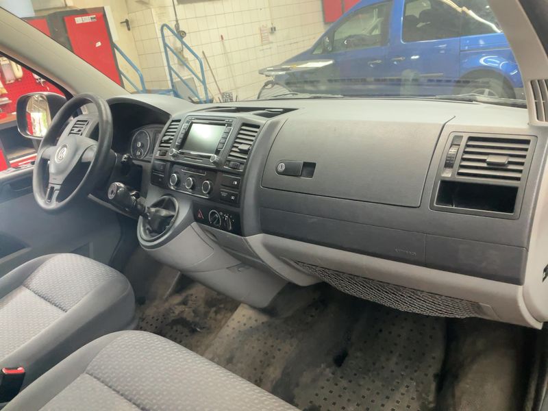 Volkswagen T5 Kombi 2.0 TDI — zdjęcie 12