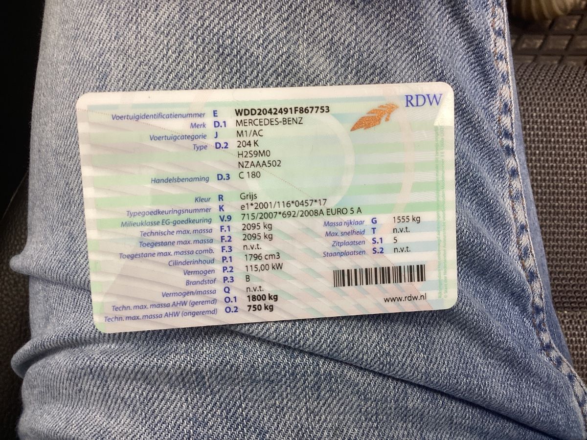 Mercedes-Benz C-Klasse C 180 CGI T BlueEfficiency Avantgarde