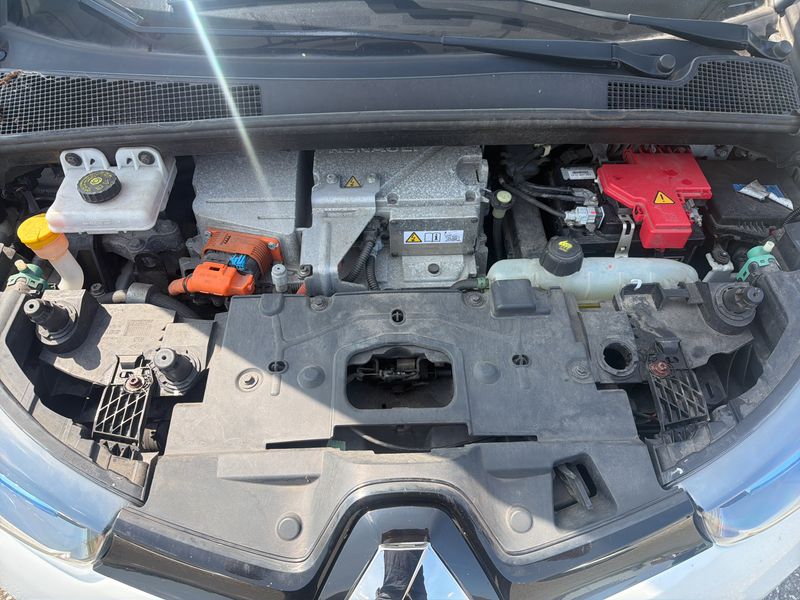 Renault Zoe electric drive 43 kW Life — zdjęcie 8