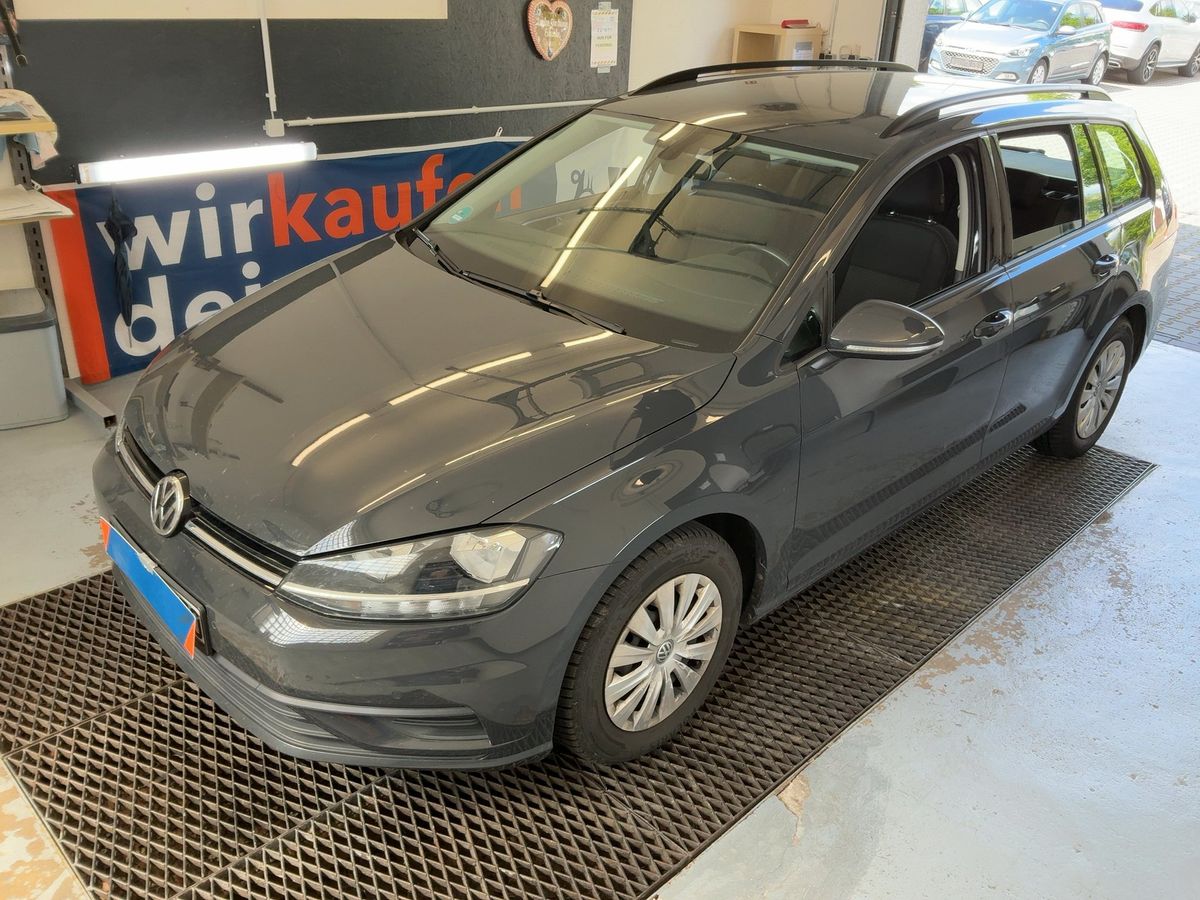 Volkswagen Golf 2019 — photo 1