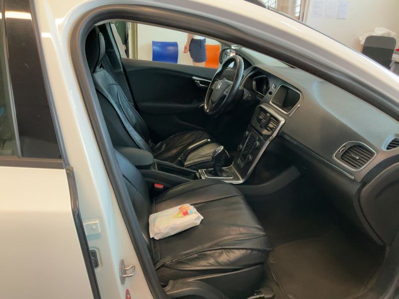 Volvo V40 Cross Country 1.6 D2 Kinetic — zdjęcie 11