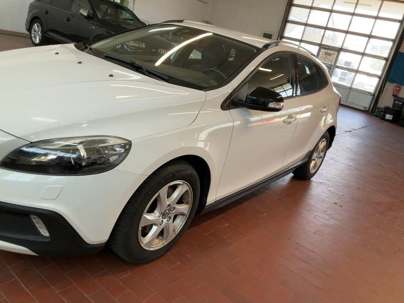 Volvo V40 Cross Country 1.6 D2 Kinetic — zdjęcie 2