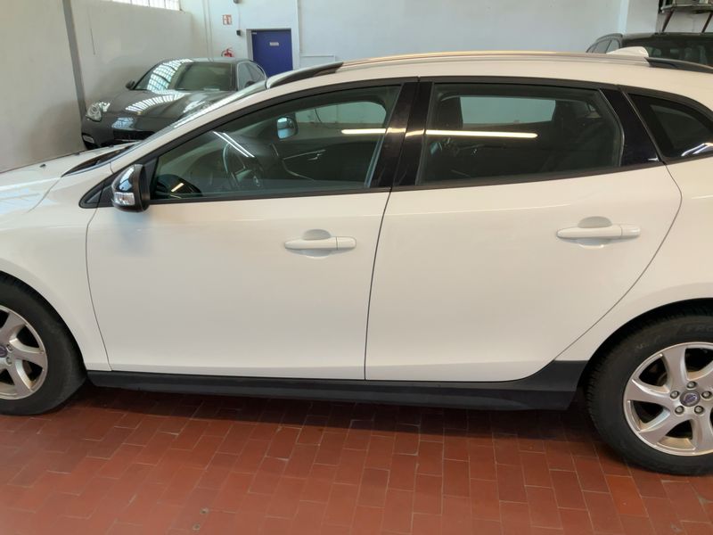 Volvo V40 Cross Country 1.6 D2 Kinetic — zdjęcie 4