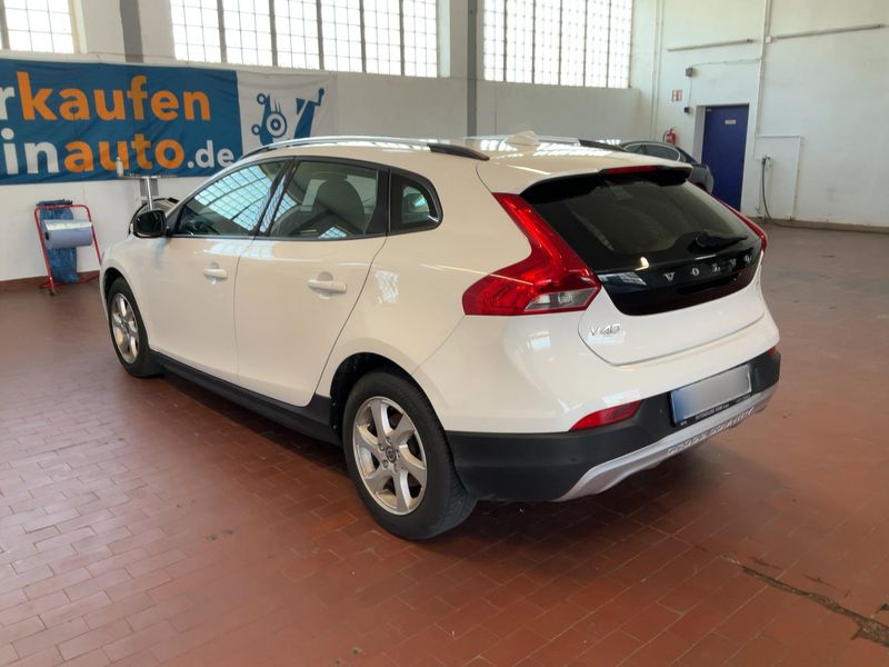 Volvo V40 Cross Country 1.6 D2 Kinetic — zdjęcie 3