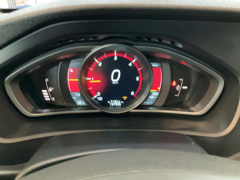 Volvo V40 Cross Country 1.6 D2 Kinetic — zdjęcie 13