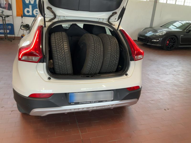 Volvo V40 Cross Country 1.6 D2 Kinetic — zdjęcie 10