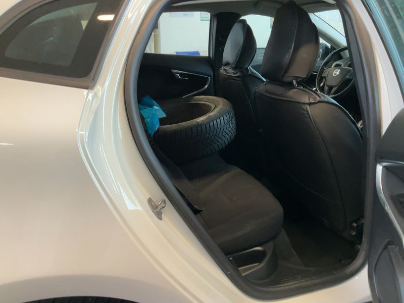 Volvo V40 Cross Country 1.6 D2 Kinetic — zdjęcie 14