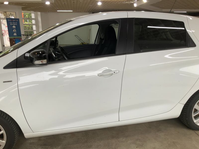 Renault Zoe electric drive 80 kW Life — zdjęcie 4