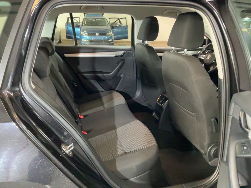 Skoda Octavia 1.6 TDI Ambition — zdjęcie 14